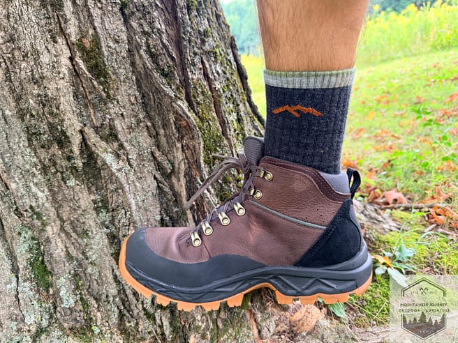 Full side view of Mt.Maddsen boots on tree