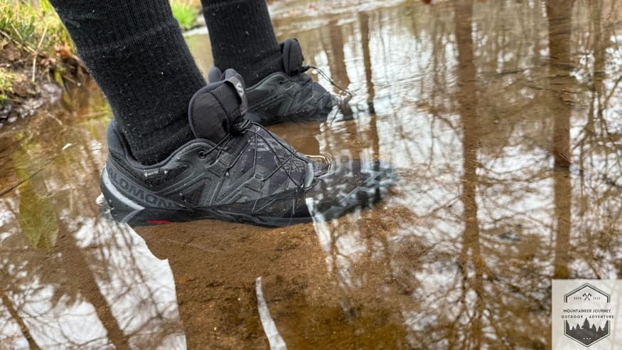 Testing Gore tex membrane of Salomon Speedcross 6 in water submersion testing