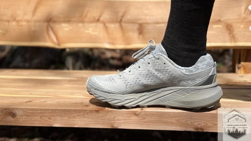Side view of the Merrell Agility Peak 5 on a wooden bench, highlighting the 31mm heel stack height and FloatPro foam midsole.