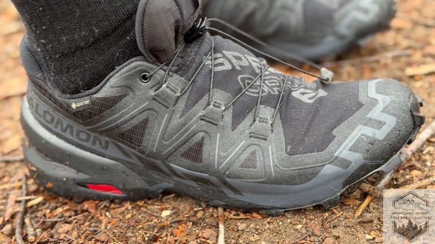 ide profile of the Salomon Speedcross 6 highlighting the aggressive 5mm Mud Contagrip lugs and the robust EnergyCell+ midsole for impact protection on technical descents.