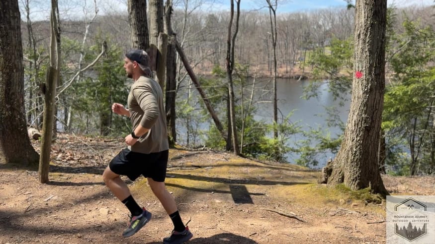 Testing out the challenger 7 on flat terrain, feeling the support of the midsole