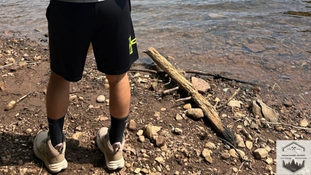 blog-img-1728324302153 the hiking boots in front of lake where 10 minute submersion test was performed