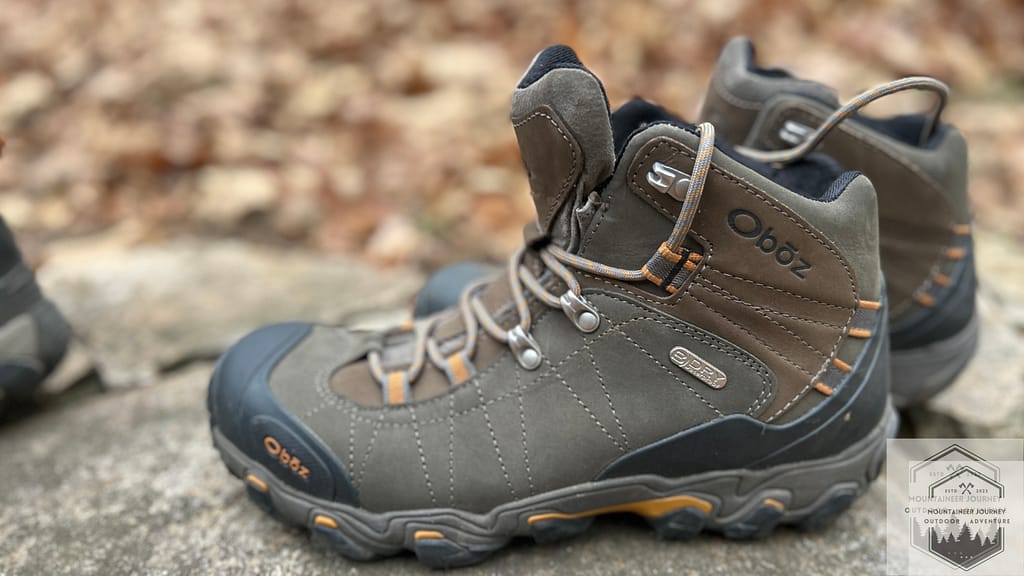 Side view of the Bridger with the lacing system, one metal lug on top
