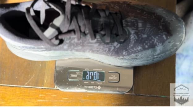 blog-img-1732985320351 speedgoat 6 on the scale weighing 10oz