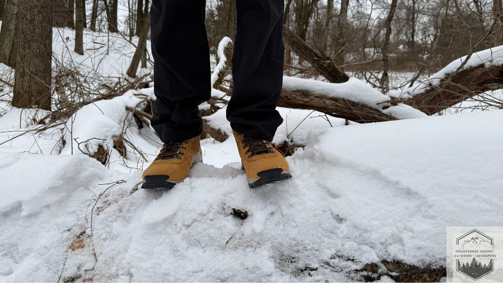 The Mt Maddsen fit well even on uneven terrain while holding an edge on a tree branch here