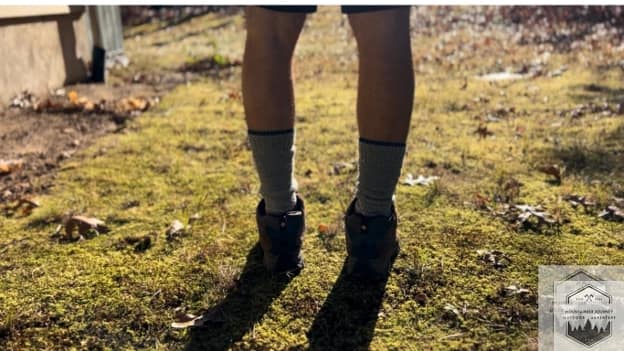 blog-img-1731791337197 backside view of smartwool classic Mountain Maximum Cushion socks