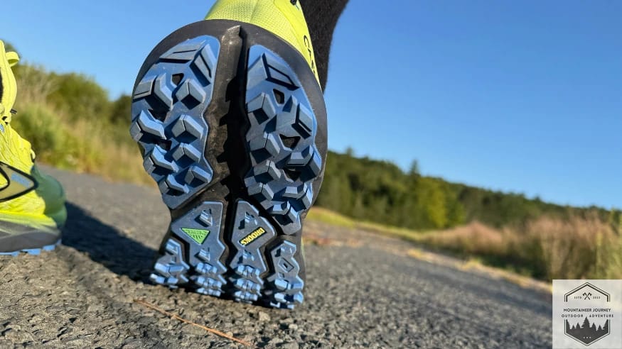 Trailtack outsole of Cascadia 19 on loose gravel trail