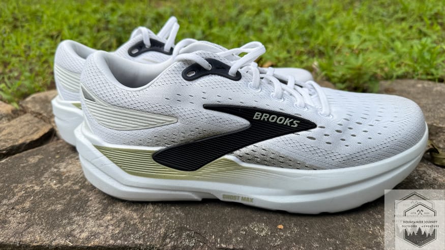 Lateral view of Brooks Ghost Max 3 showcasing the curved GlideRoll Rocker geometry designed for smooth heel-to-toe running transitions.