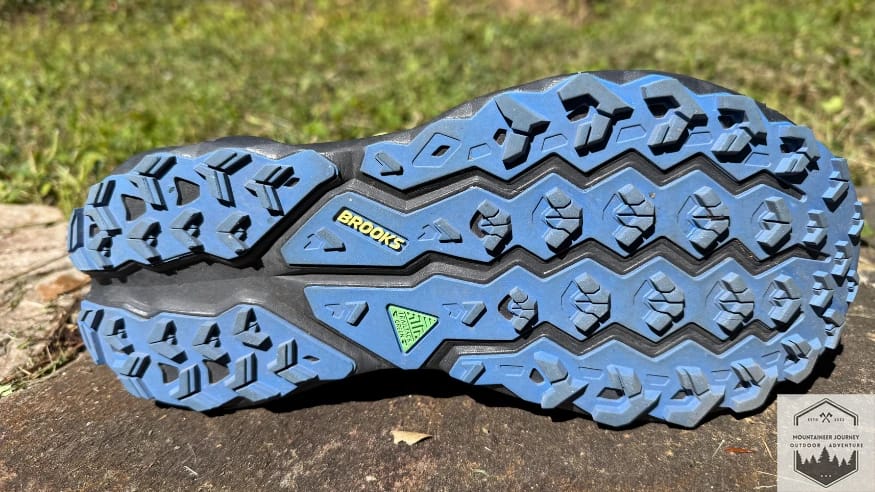 outsole lug view of the Cascadia 19