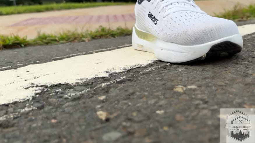 Brooks Ghost Max 3 transitioning from concrete to asphalt to test the smooth ride of the GlideRoll Rocker geometry