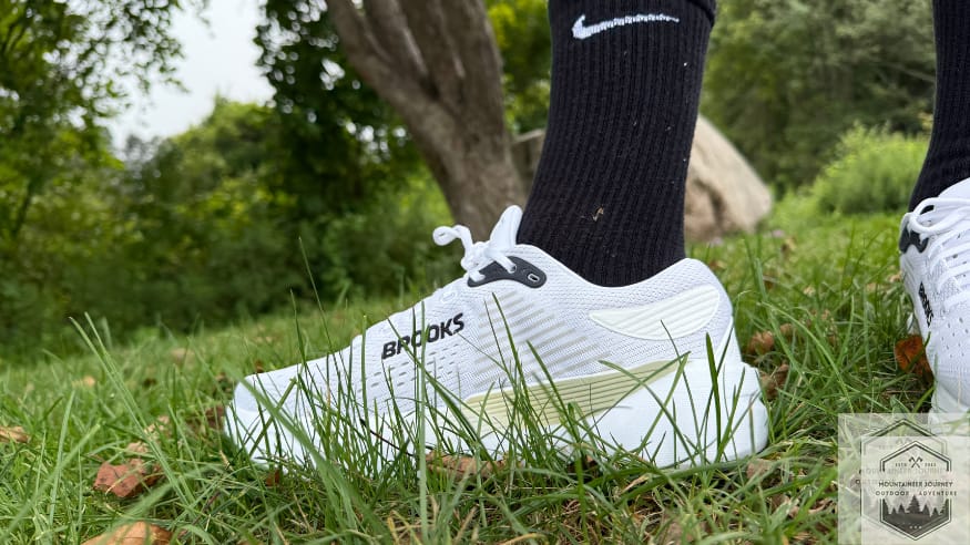 Brooks Ghost Max 3 off-road test on grass checking the traction and stability of the outsole on soft ground, just one of our multi-faceted approaches to testing