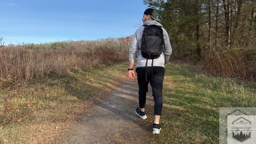 Testing the On Cloud 6 on a light trail path to evaluate the forward propulsion of the internal Speedboard and the smooth heel-to-toe transition on unpaved terrain.