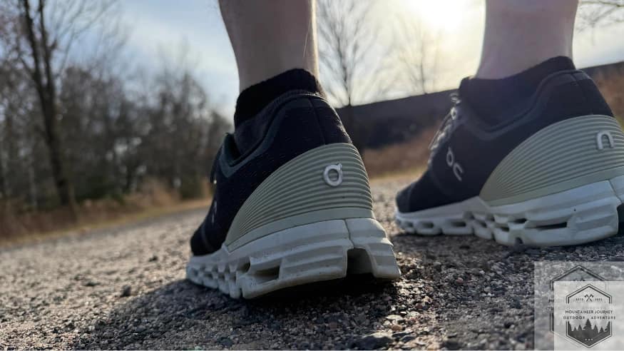 Rear view of the On Cloud 6 showcasing the updated CloudTec pod geometry and the 8mm heel-to-toe drop designed for stable landings and a smooth gait cycle.
