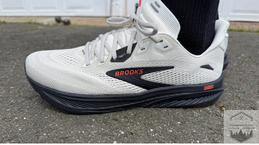 Lateral view of the shoes on asphalt