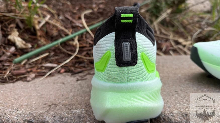 Heel view of the Glycerin 23