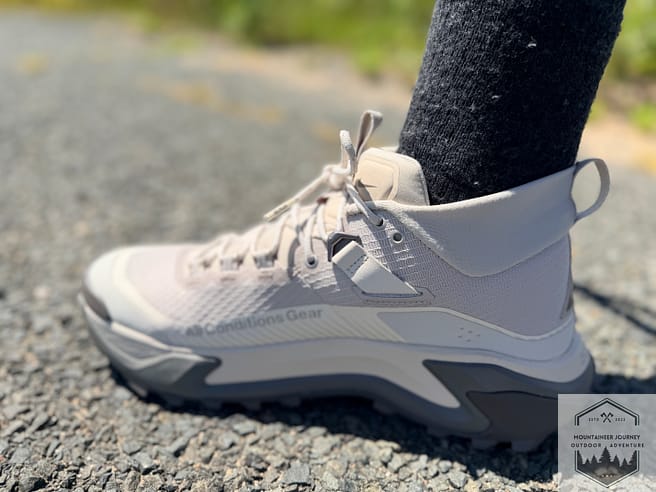 Side profile of the shoe, narrow torwards the mid foot