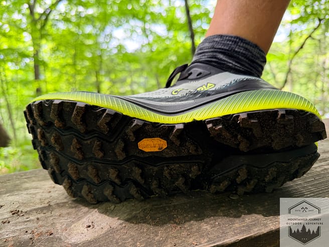 Hexagonal shaped lugs in the rear-foot of the Cascadia 20