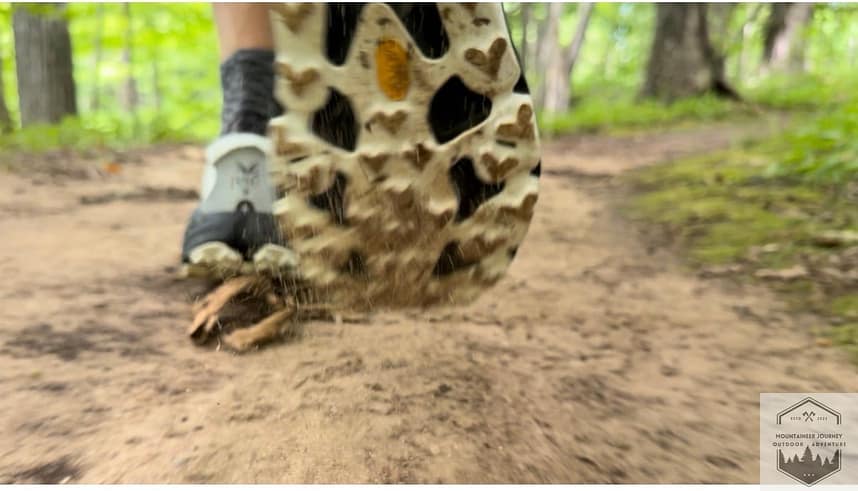 Testing the efficiency of the Vibram Megagrip outsole on the Speedgoat 7, under a signal track, you can see the shedding of the terrain out of the lugs while in foot is in the air
