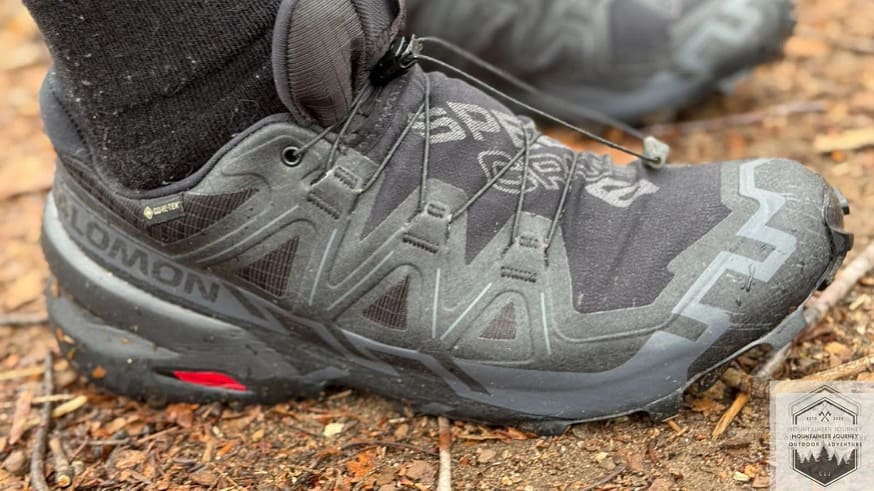 ide profile of the Salomon Speedcross 6 highlighting the aggressive 5mm Mud Contagrip lugs and the robust EnergyCell+ midsole for impact protection on technical descents.