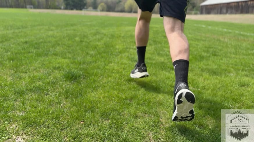 Sprinting with the Clifton 10 in grass
