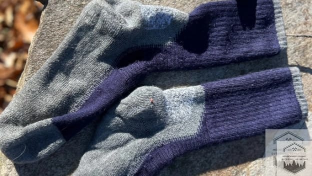 blog-img-1732997162021 example of synthetic hiking socks