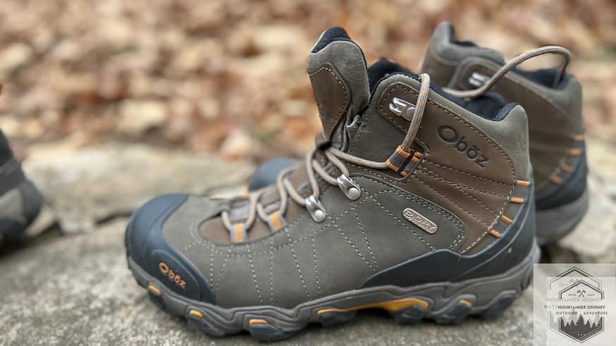 Side view of the Bridger with the lacing system, one metal lug on top