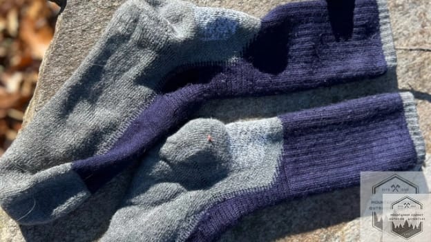 blog-img-1732987087608 view of the socks showing the materials