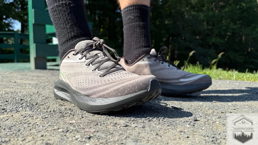 Front view of the merrell morphlite showing the floatpro foam midsole