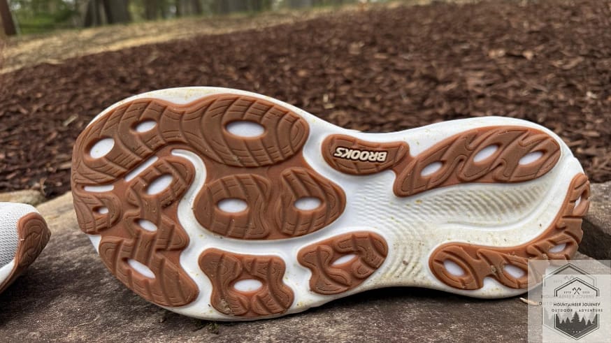 Outsole with isolated grip islands on the Adrenaline 25