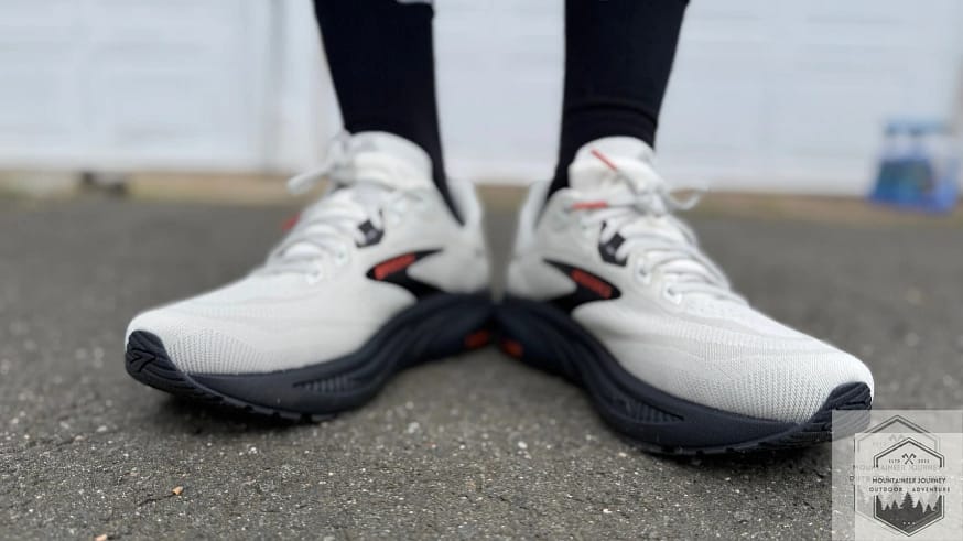 Full front view of Brooks Ghost 18