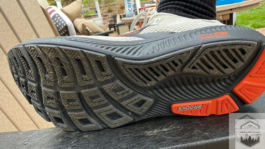 View of forefoot outsole where the width decreases up to toe box
