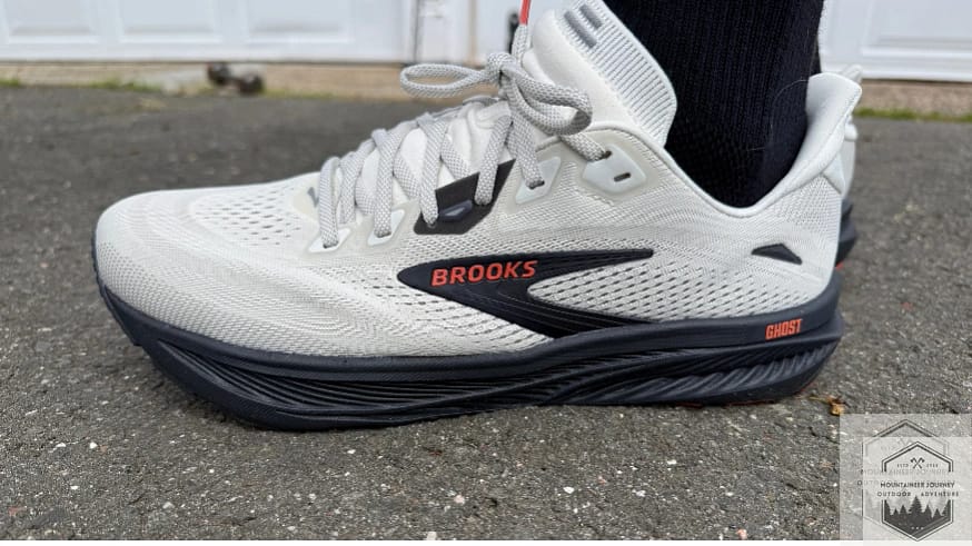 Lateral view of the shoes on asphalt