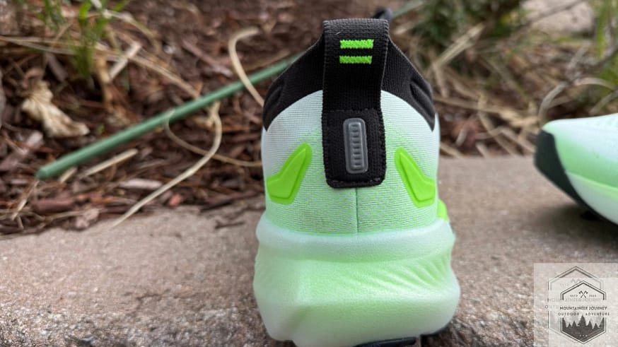 Heel view of the Glycerin 23
