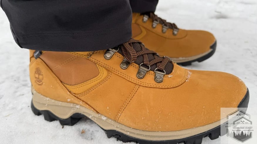 Side View Of The Mt Maddsen showcasing it's outsole in the snow