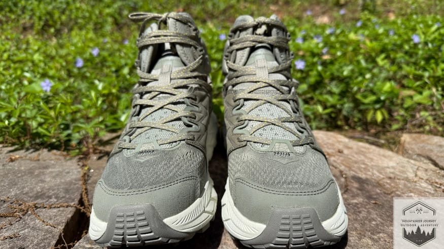 front view of the shoes reveling the air mesh pocket within the tongue of the boot