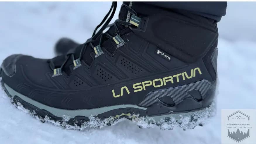 La Sportiva Ultra Raptor II in snow